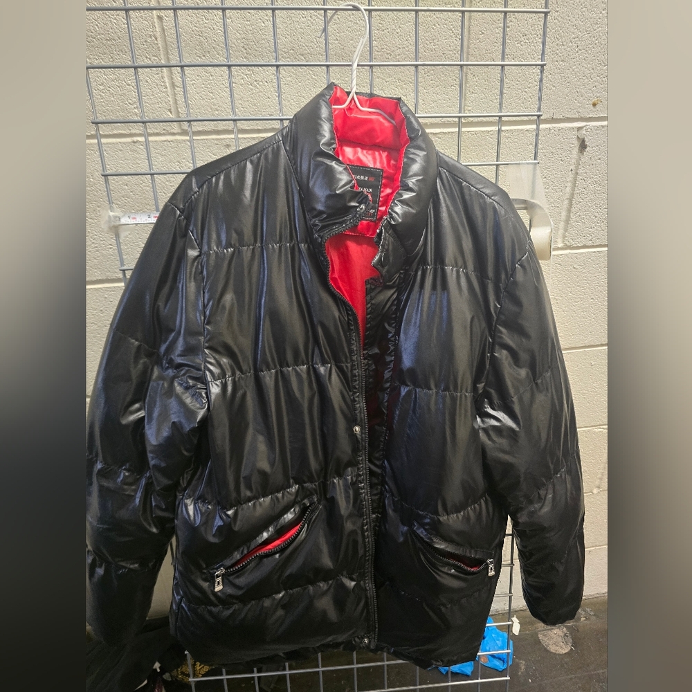 Fashion Men Black Puffer Jacket with Red Lining